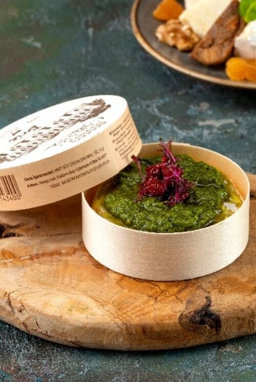 Pesto Soslu Sıcak Brie Peyniri