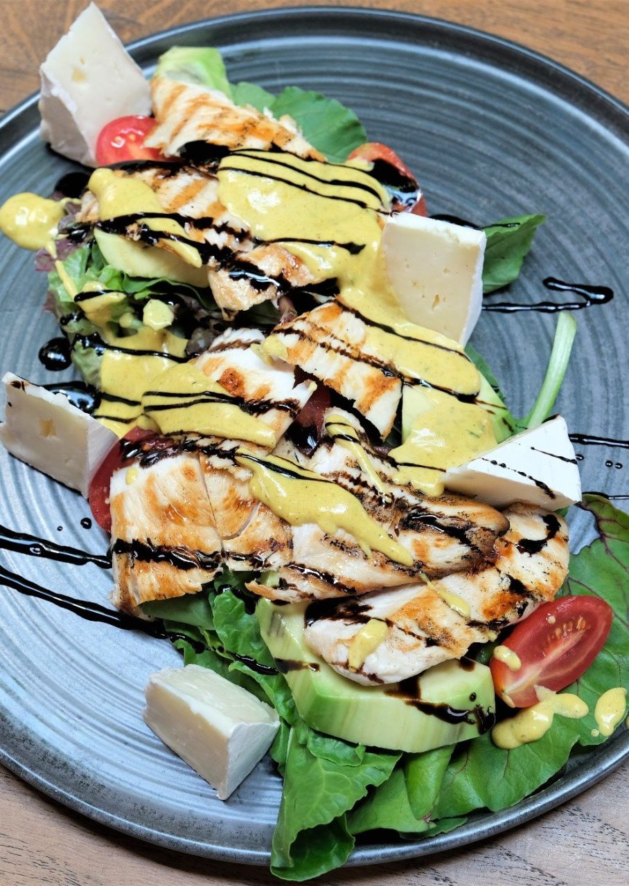 Avokadolu Tavuklu Salata