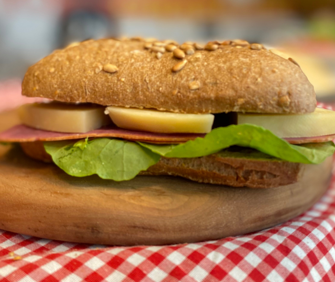Gouda ve  Beef Cotto'lu Sandviç