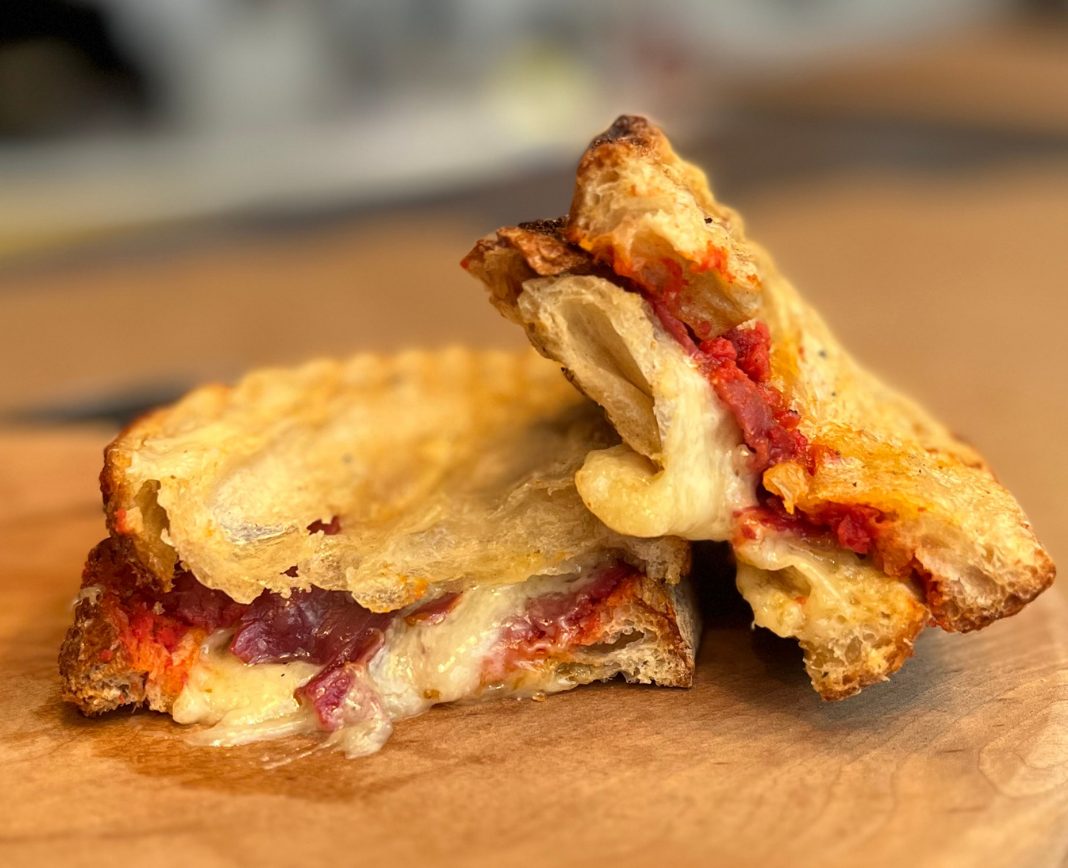 Gouda ve Pastırmalı Tost