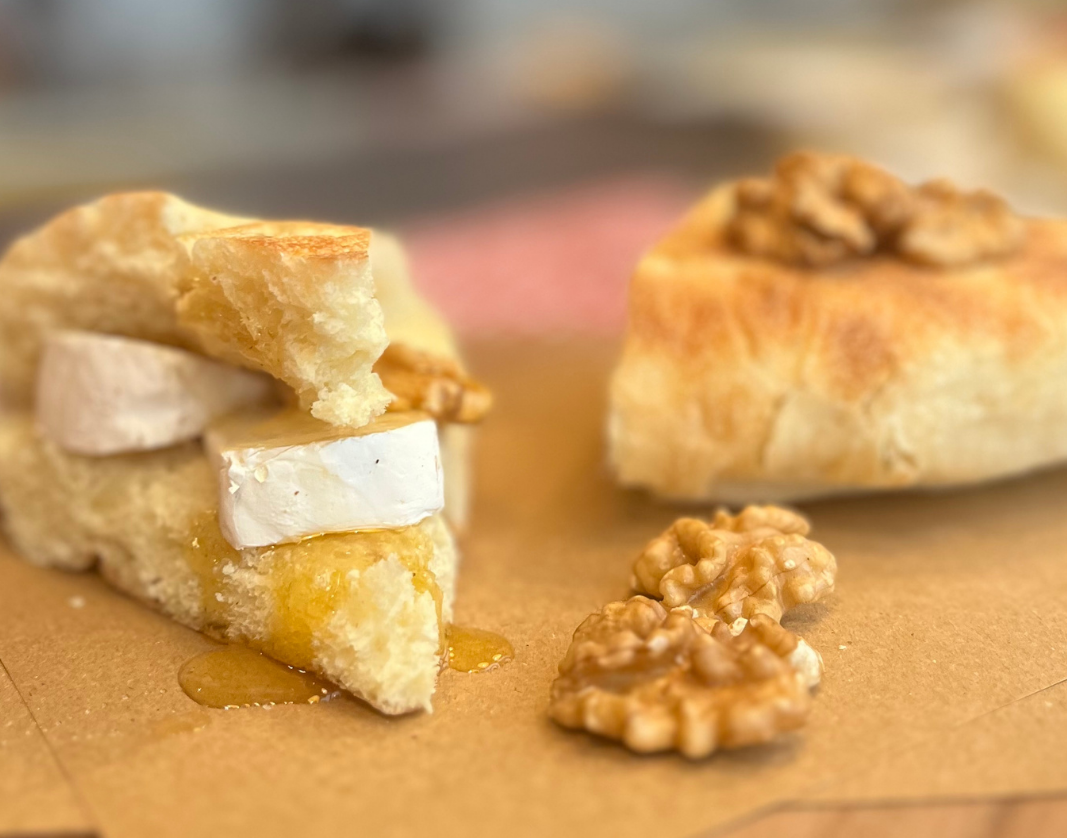 Brie ve Ballı Sandviç